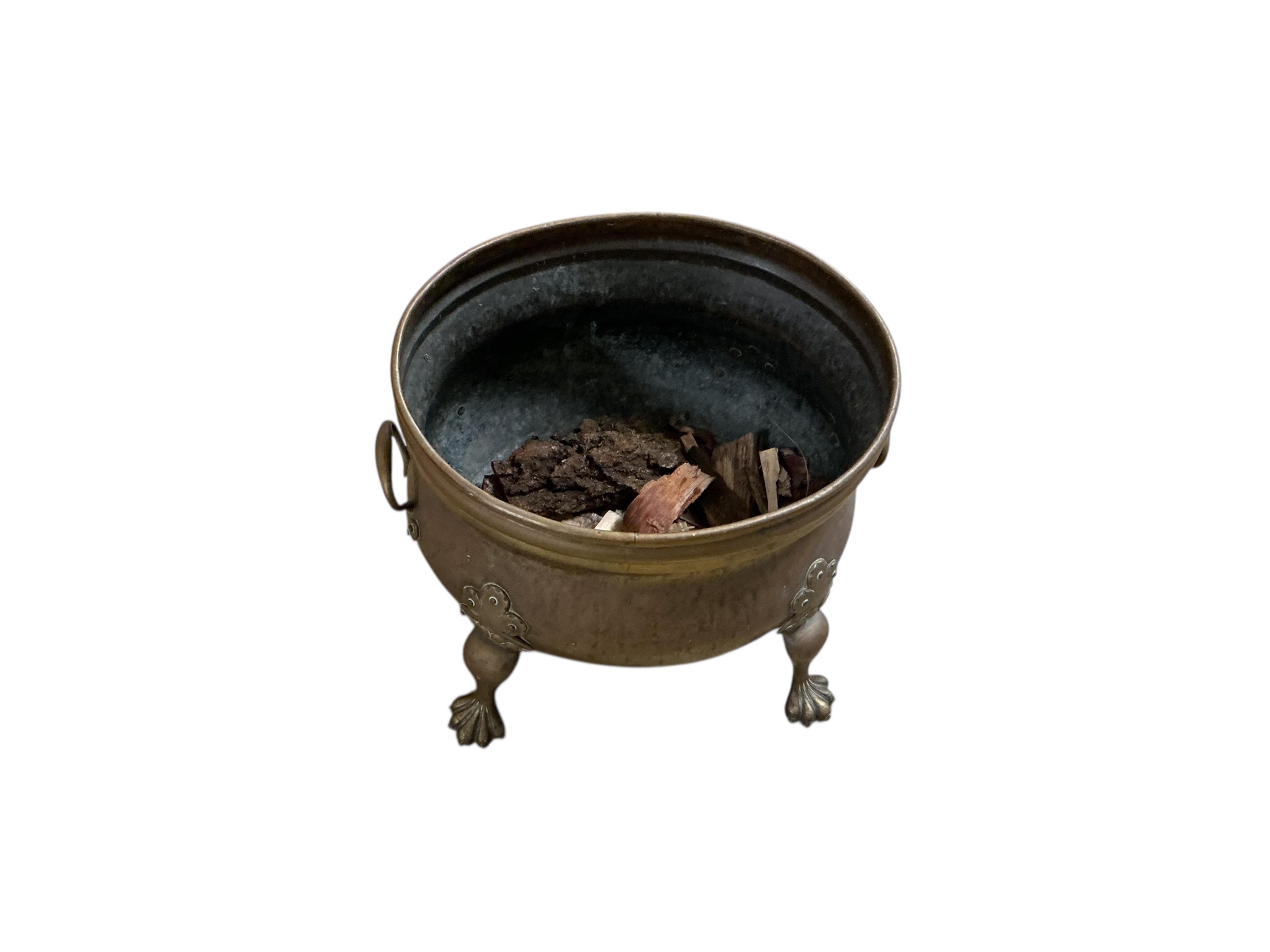 A Dutch style oval brass log bin, diameter 48cm, depth 39cm, height 37cm